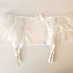 Victoria's Secret I Do Lace Garter Waist Belt Size M/L NWT